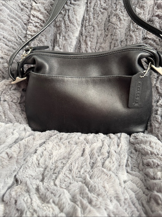 Coach Handbags - Vintage Y2K Coach Black Leather Crossbody Shoulder Bag